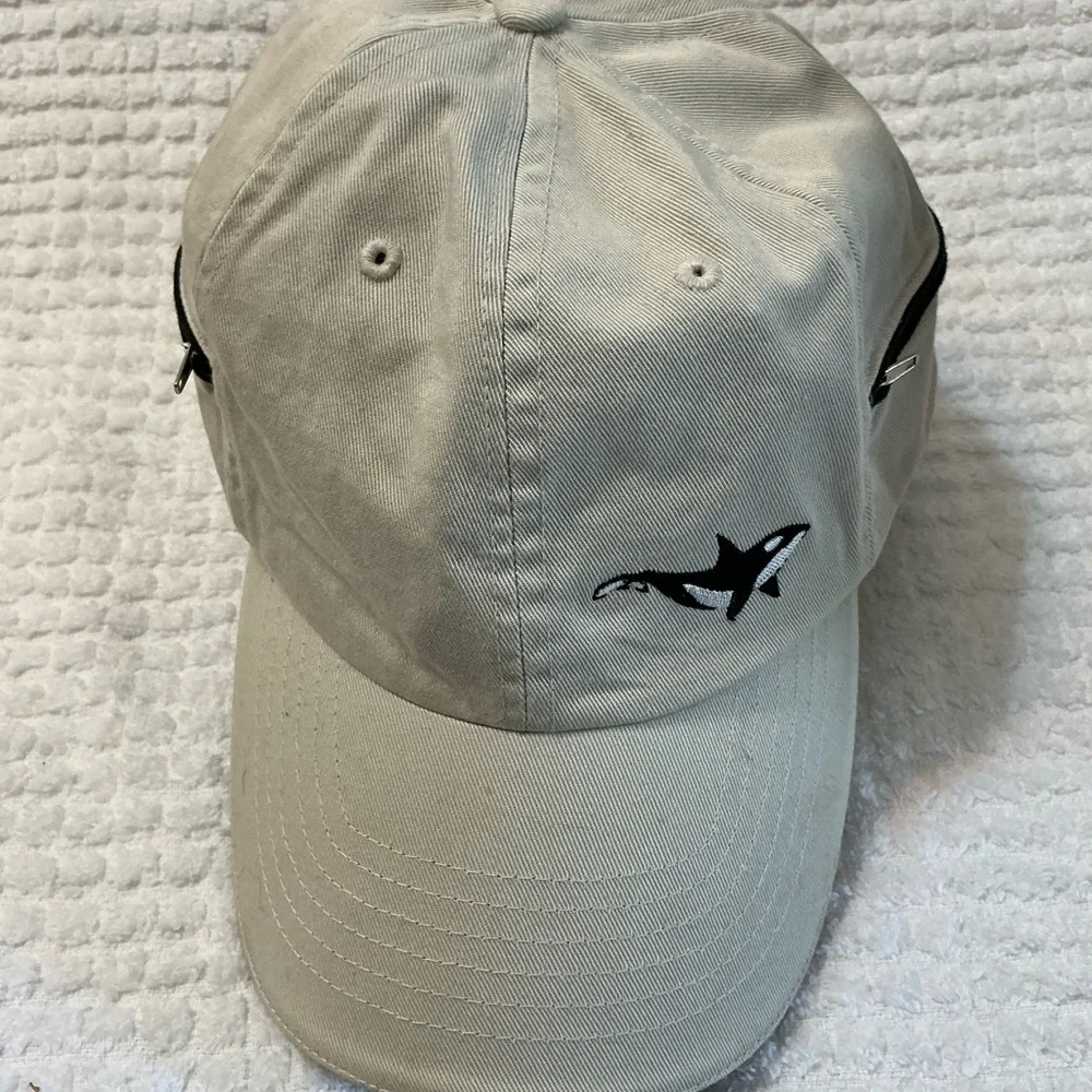 Vintage SeaWorld Orca Hat Zipper Pocket Baseball Cap Adventure Parks Adjustable - Picture 1 of 5